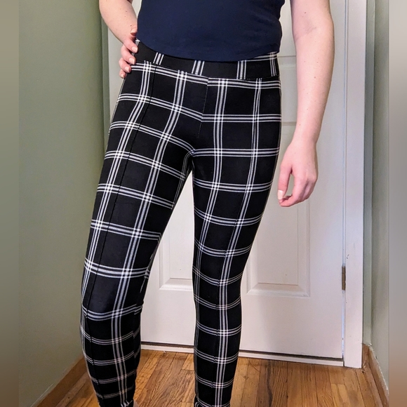 Old Navy Extra High-Waisted Stevie Plaid Black & White Skinny Ankle Pants - Picture 2 of 8